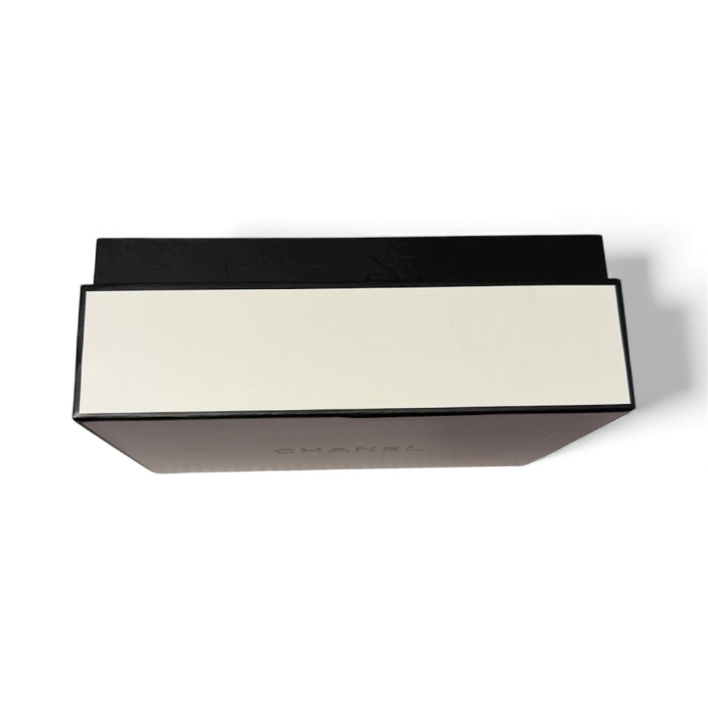 Chanel Gift Box - Picture 5 of 7
